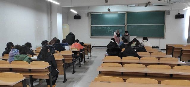 “巩固知识，活学活用”—年终班级知识竞赛——食品与环境学院食安1701完满班级活动