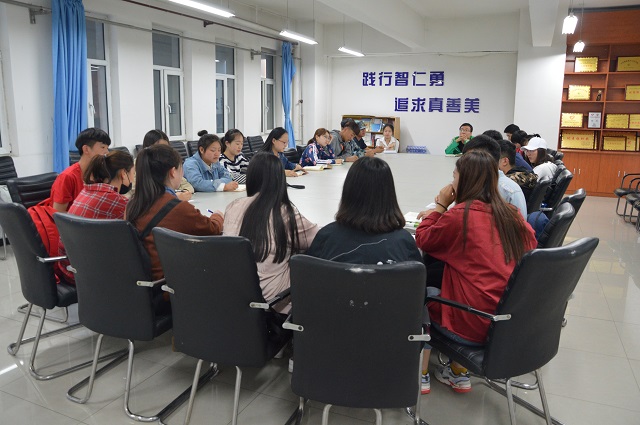 坚持不懈推进工作跃上新台阶——院团委组织召开学生干部期中工作座谈会