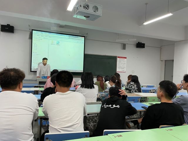 【完满班级】浓浓师生情 满满都是爱——艺术传媒学院数字媒体2002班爱师乐学演讲活动