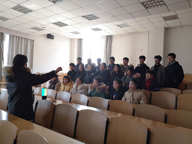 【完满班级】集叶成画 共绘五彩冬季——艺术传媒学院产品设计1801班举办“携手共绘 五彩星空”叶上绘画比赛完满班级活动