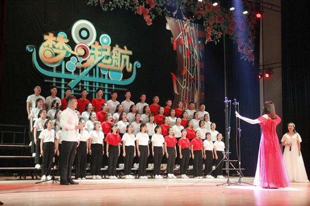 第八届“梦·起航”校园歌曲合唱比赛 信院学子唱响青春