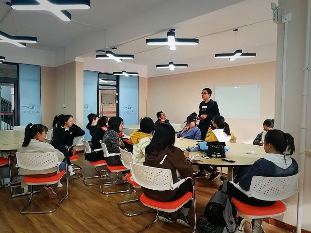 【完满班级】校园“Running man”——食品与环境学院园林1702班撕名牌比拼