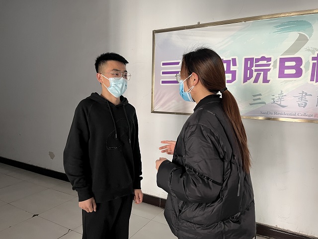 守初心担使命 直击淬炼辅导员的一天