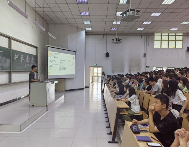 【辅导员说完满】忙在当下 种在未来——大数据学院、信息工程学院2022级辅导员说完满活动