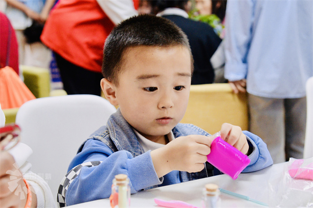 别样的阿信之旅:从少年到老年 一场跨越年华的别样志愿服务开放日以爱启幕