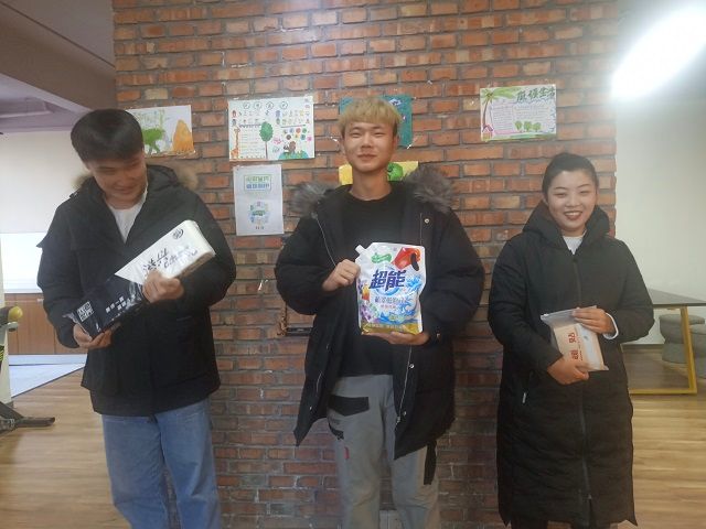 【完满班级】纯本自然  原生家园——艺术传媒学院环设1805班举办“手下留情，足下留青”环保题材手绘活动