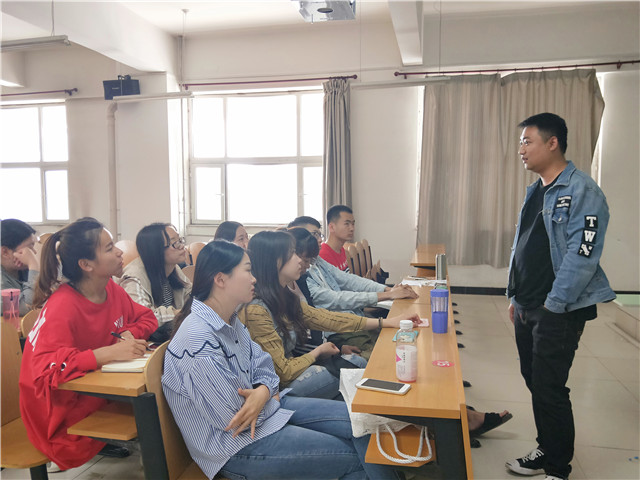 【辅导员说完满】合理的人生方向是成功的阶梯 找准方向积极行动——外国语言文学学院开展“大三我们不迷茫”辅导员说完满活动