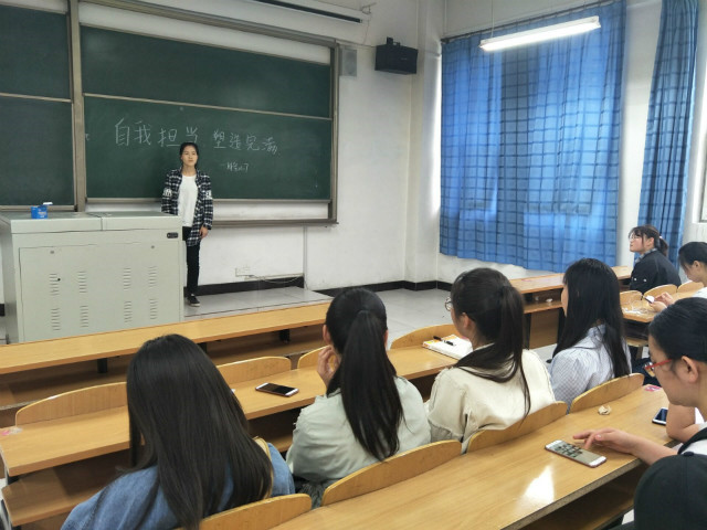 【完满班级】妈妈 我还能拿什么来歌颂你——淬炼商学院五月完满班级主题活动（二十二）