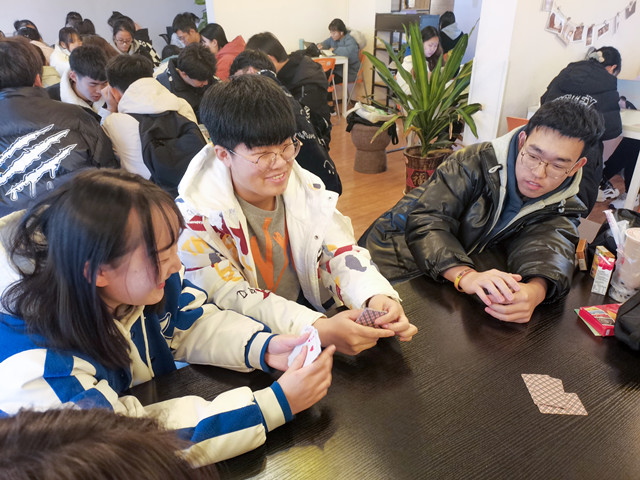 【完满班级】“竞享”棋牌文化 共度美好时光——大数据学院、信息工程学院数字2102班完满班级活动