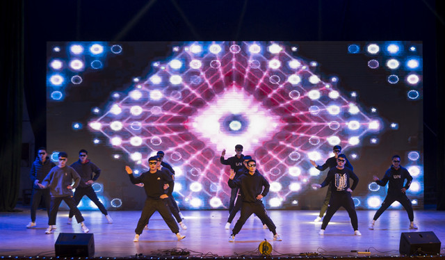 大数据学院、信息工程学院“非你莫‘鼠’·更燃更青春”2020迎新年晚会与你相约