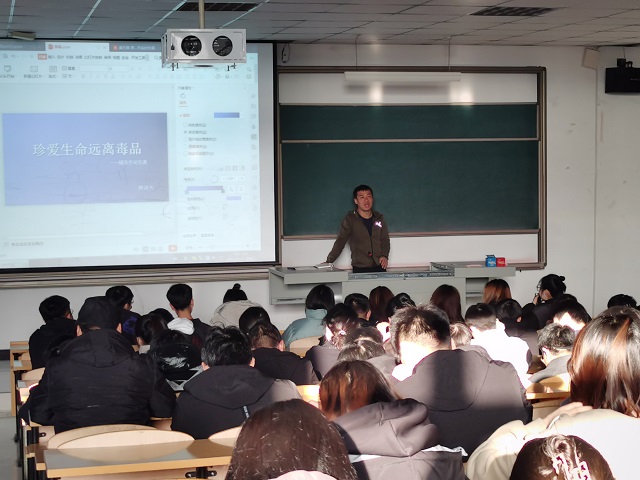 【辅导员说完满】珍爱生命 远离毒品——大数据学院、信息工程学院安全主题班会