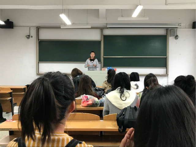 【辅导员说完满】经管系举办2014级辅导员说完满活动
