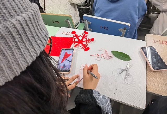 【完满班级】龙腾之上 脉动青春——艺术传媒学院视觉2004班剪纸完满班级活动