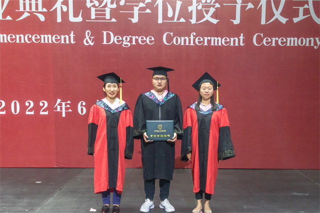 留“夏”美好 一起向未来 ——淬炼·国际商学院2022届学生毕业典礼暨学位授予仪式