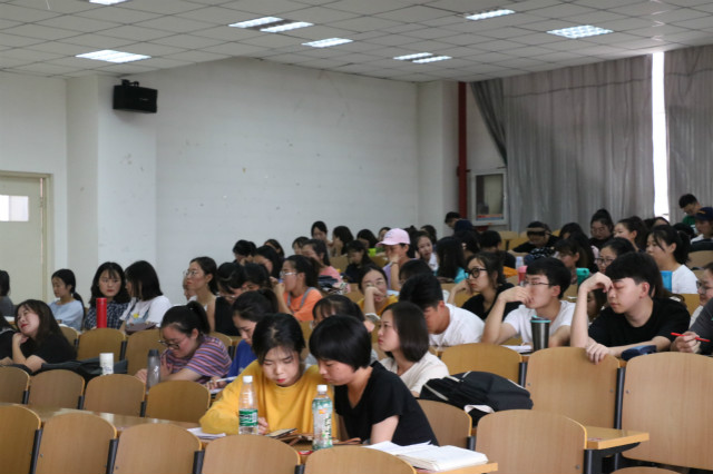 【辅导员说完满】疾风知劲草 智者必博知——2016级辅导员说完满