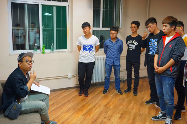 【戏剧节】虽为笼中鸟 也争一片天——话剧《鸟人》幕后篇