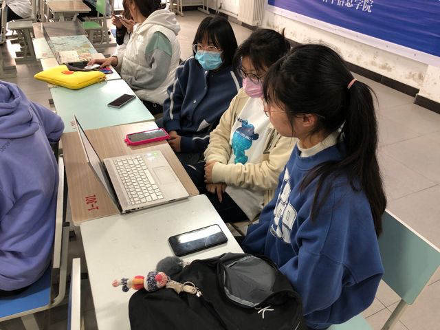 【完满班级】弘扬雷锋精神 争做时代新人——艺术传媒学院视觉传达1802班“学习雷锋精神,争创文明先锋”word雷锋手抄报合集活动