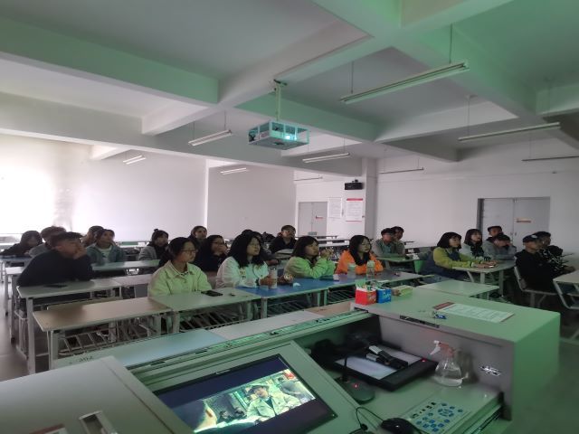 【完满班级】传承红色基因 铭记抗战历史——艺术传媒学院动画2002班公益观影活动