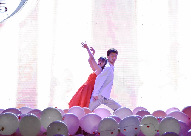 携手并肩 踏浪前行——食品与环境学院2021“众星环绕 扭转乾坤”元旦晚会