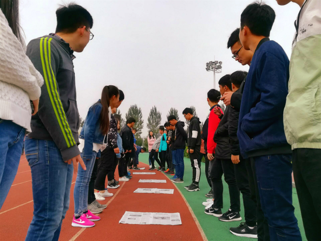 【完满班级】鸣奏青春旋律 抒写运动乐意——信工系物联网工程1701班举办秋季趣味体育竞技比赛