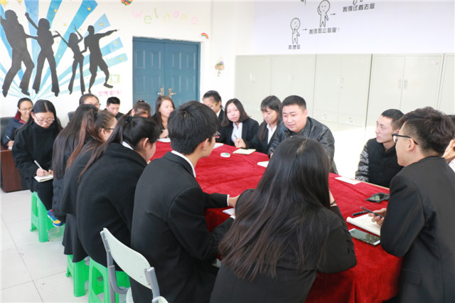 【辅导员说完满】外语系开展学生会干部“辅导员话完满”主题活动