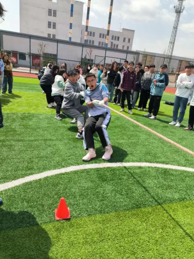 凝心聚力 团队协作——淬炼·国际商学院举办班级拔河比赛