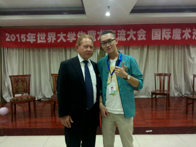 王峰同学代表我校参加世界大学生魔术交流大会