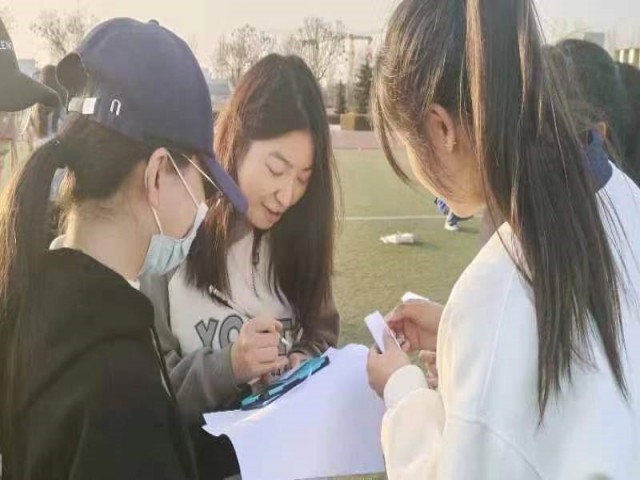 【完满团支部】品大咖事迹 塑强健体魄——商务英语学院英语2205班完满团支部活动