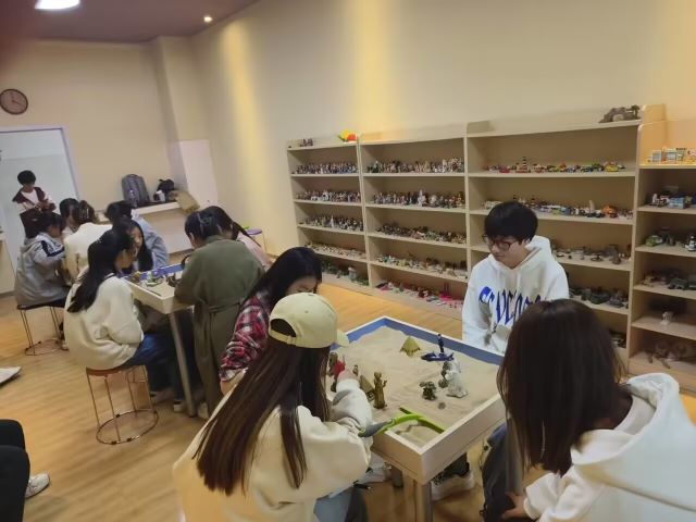 自主“沙”世界 快乐“心”成长——淬炼·国际商学院完满人格心理社沙盘系列主题活动