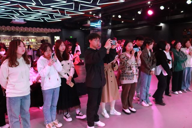【辅导员说完满】花YOUNG忆韶华 迎完满之路——经济与管理学院2021级辅导员说完满活动