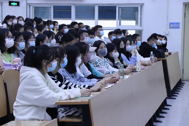 【辅导员说完满】初遇星辰经管 迈入完满人生——经济与管理学院2022级辅导员说完满专题活动