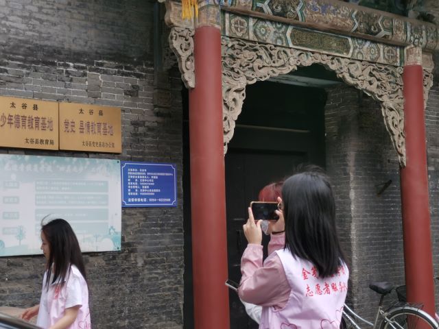 悠悠千年寺 巍巍一白塔——金笺淡墨专项志愿服务队