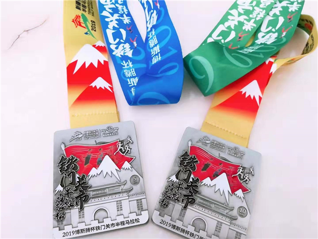 西部之声第9期:他们的爱情故事在西部开出花朵