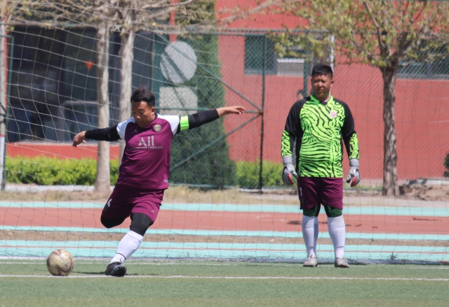 飞跃梦想始于足下 经管学子捷报频传——经济与管理学院荣获“第十三届至强杯男子足球联赛”乙组冠军