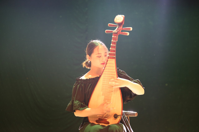 闪光的信院第233期:聚光灯背后的刻苦训练 只为遇见另一个自己