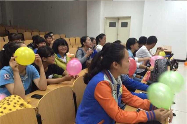 【完满班级】倾听你的歌声 唱出我的心声——淬炼商学院“艺”动青春主题活动(八)