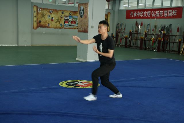 传承武术经典 弘扬文化气节——青春无畏重拳出击传古法“拳”力以赴气势雄