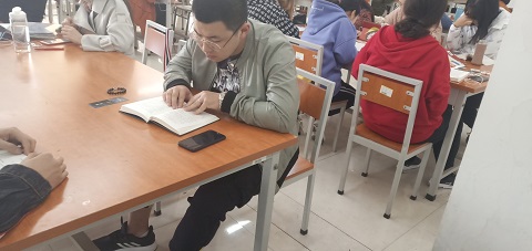 【完满班级】牵系惜书人 牵动品书心——计科1802班读书活动