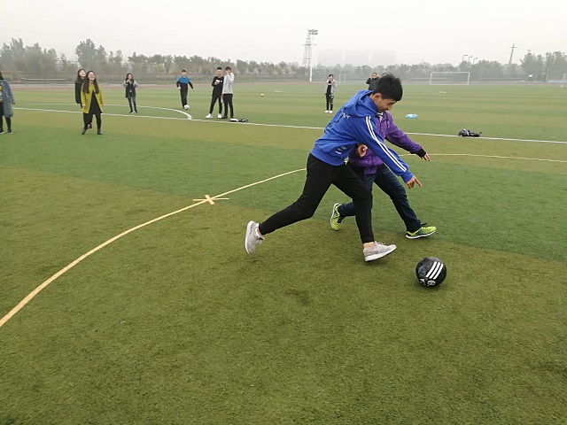 【完满班级】秋日渐凉但我心激昂——经济管理系经管1602班举办“挥洒阳光,激情足球”完满班级活动