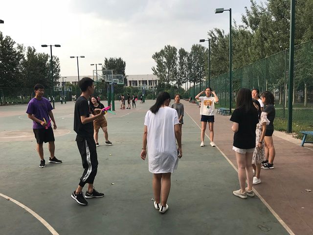 【完满班级】“艺彩飞扬 宣扬活力”——艺术传媒学院视觉1701班毽球活动