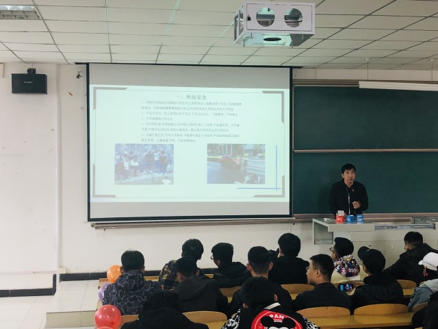 【辅导员说完满】珍爱生命 安全无小事——艺术传媒学院2017级环设专业辅导员说完满