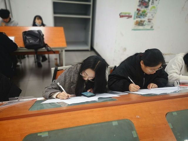 【完满班级】手绘原画 艺术魅力——环设1804班手绘设计制作公益活动