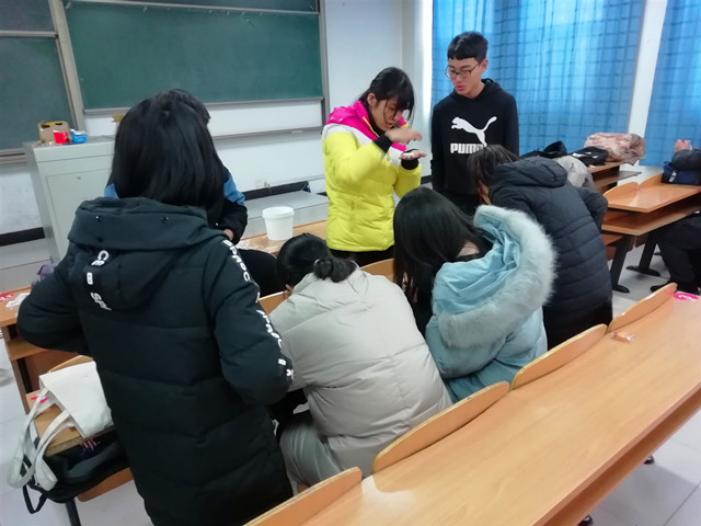 【社团快讯】我是一个“粉刷匠”——智能工程学院创意模型社之彩绘石膏