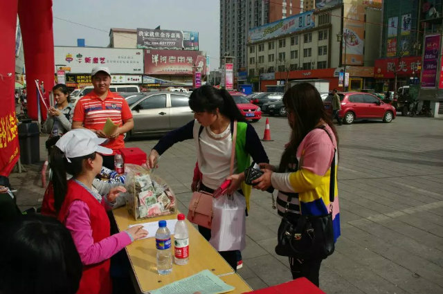 我院青年志愿者联合社会公益组织为杨巨鹏、常梓萱两位小天使募集3万余元善款