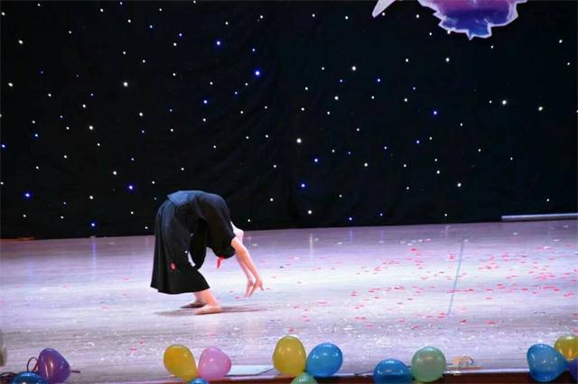 【达人秀】}随心而舞 舞动出彩——揭秘达人独秀背后不一样的精彩
