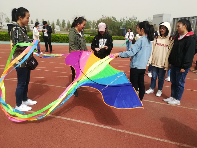 【完满班级】“纷”彩青春 “筝”奇斗艳——淬炼商学院四月完满班级主题活动（七）