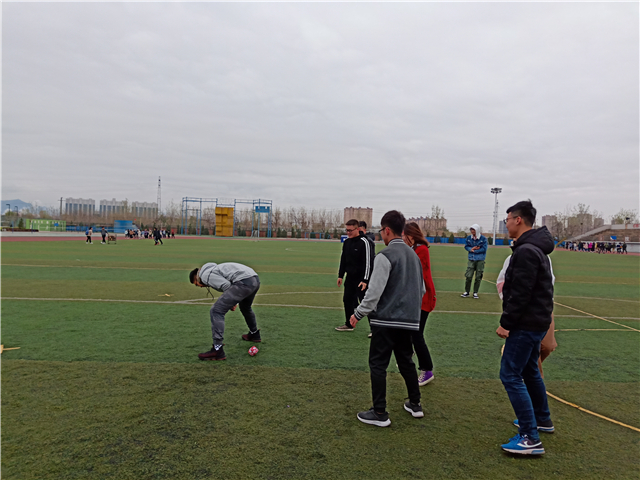 【完满班级】欢笑忆童年 开怀享童趣——网工1802班“回忆童年”趣味小游戏活动