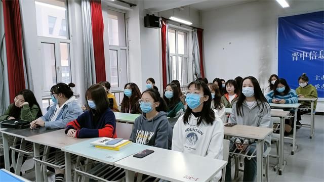 【完满班级】把握时代脉搏 聆听时代声音——艺术传媒学院视觉1804班2021年两会热点感悟会