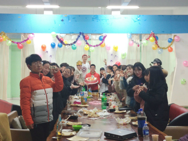 【完满班级】浓情饺子 温馨集体——经济与管理学院十二月完满班级活动纪实（九）