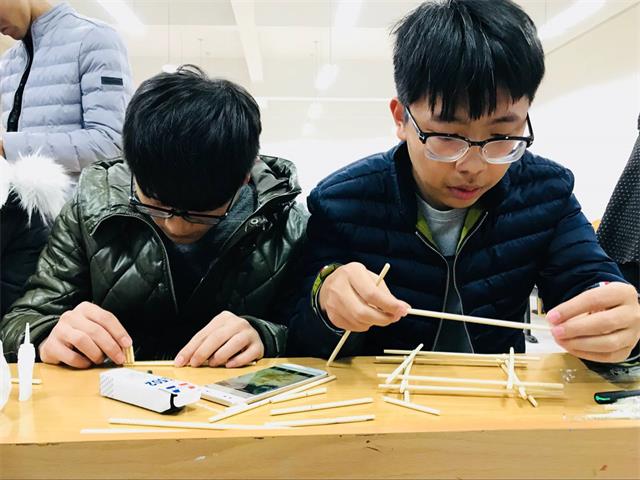 【完满班级】用指尖的力量 拼出不同的力量 ——机电工程系电气1701班机制1703班举办完满班级活动